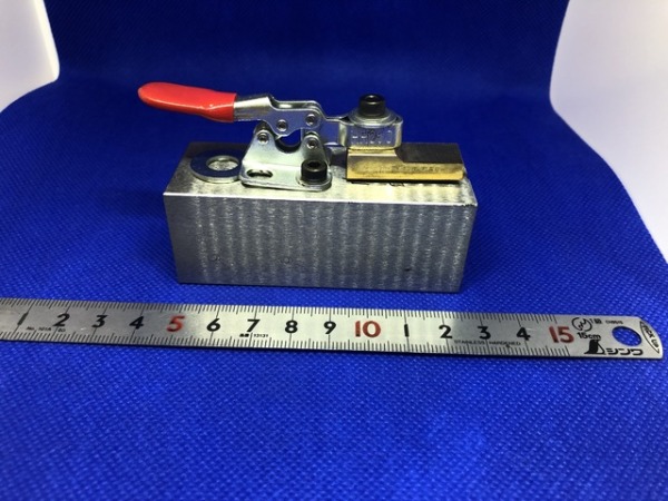 複合加工（切削＋放電）を前提とした専用治具